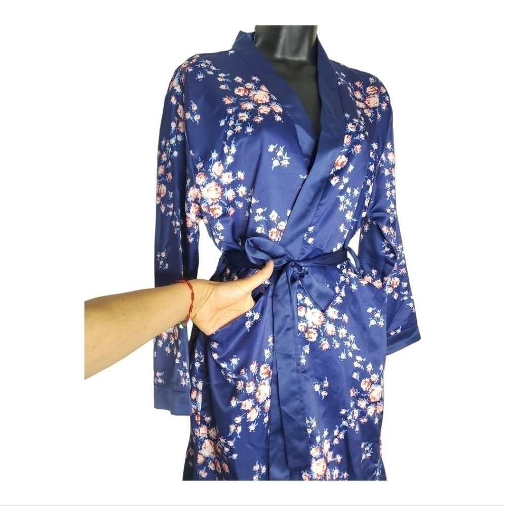 MORGAN Lane x FabFitFun Navy Floral Satin Robe Size S/M - Picture 3 of 5